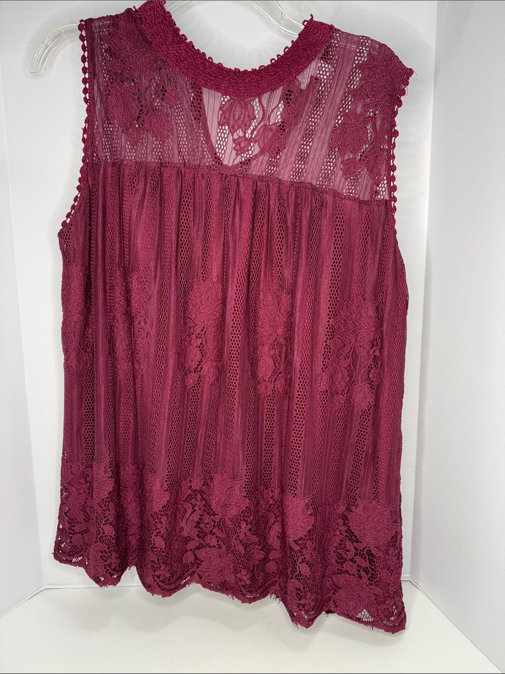 Boutique Sleeveless Lace Yoke Camisole in Wine
